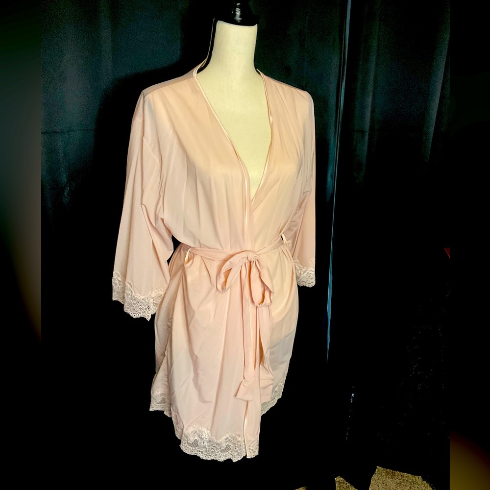 🌟 Soft pink kimono